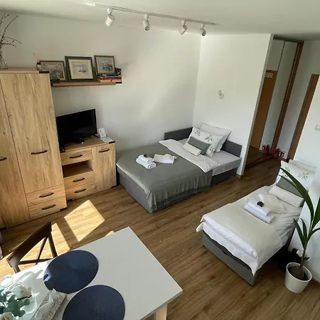 Riviera Hills Apartment *